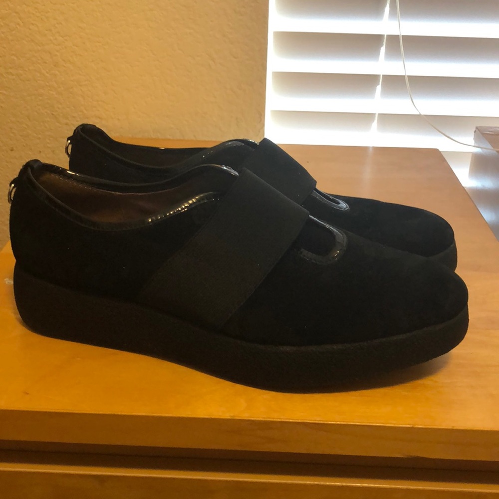 Extra comfy designer shoe